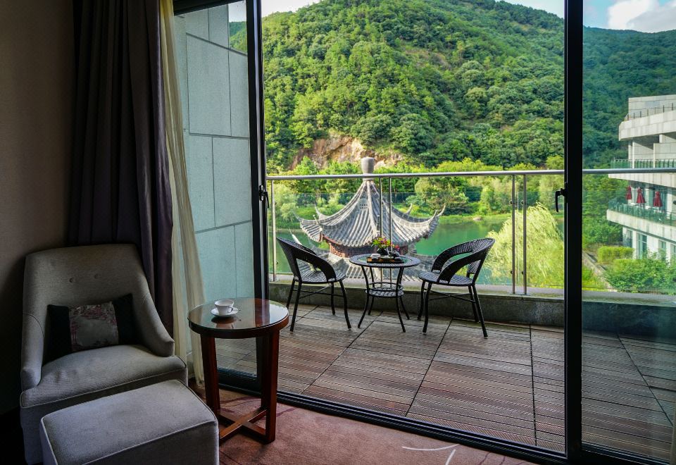 豪華水景陽台大床房