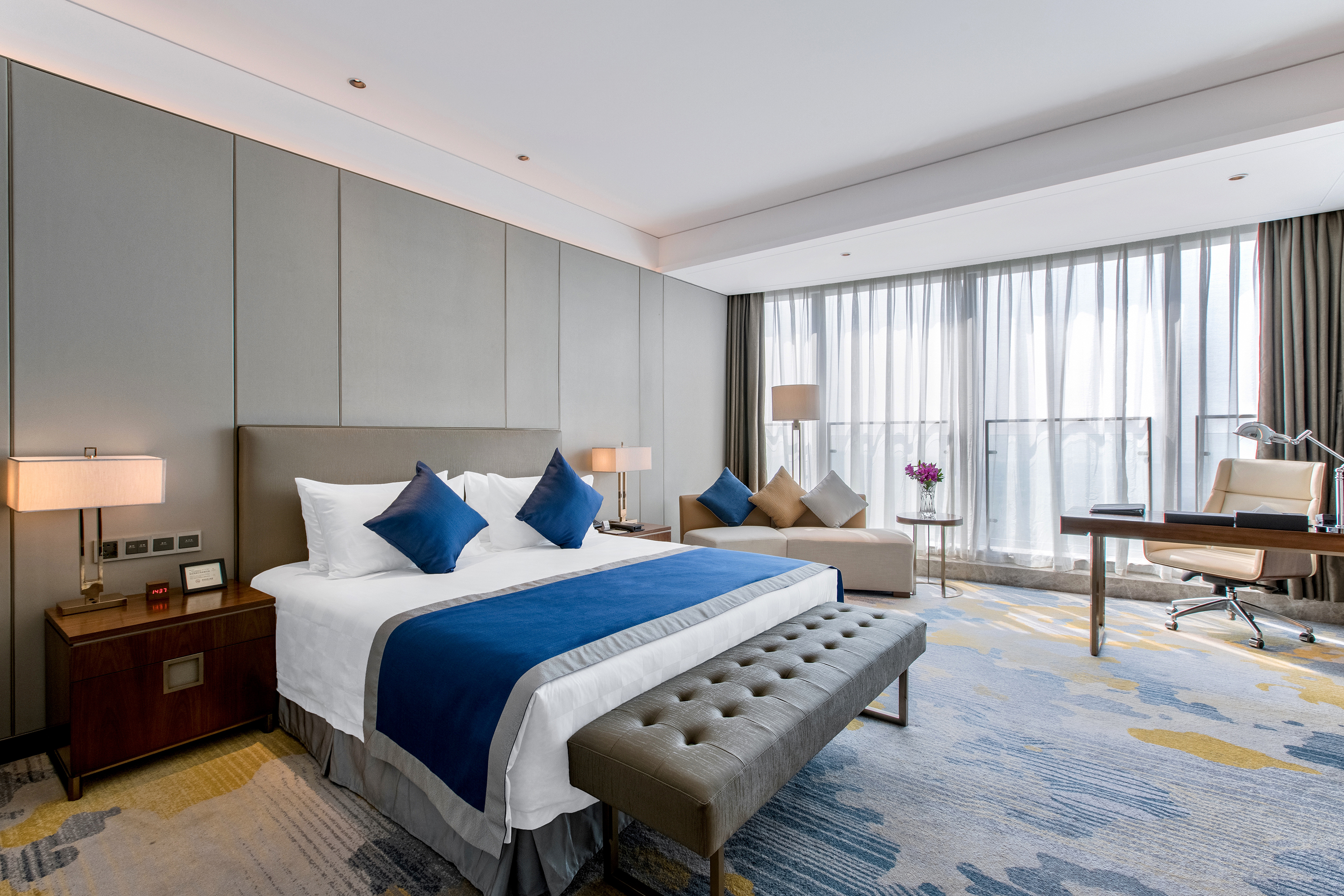 Golden Eagle Summit Hotel Maanshan全景大床房（城市景观+超大浴缸+斯林百兰床垫）