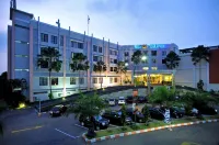 The Sun Hotel Sidoarjo Отели в г. 