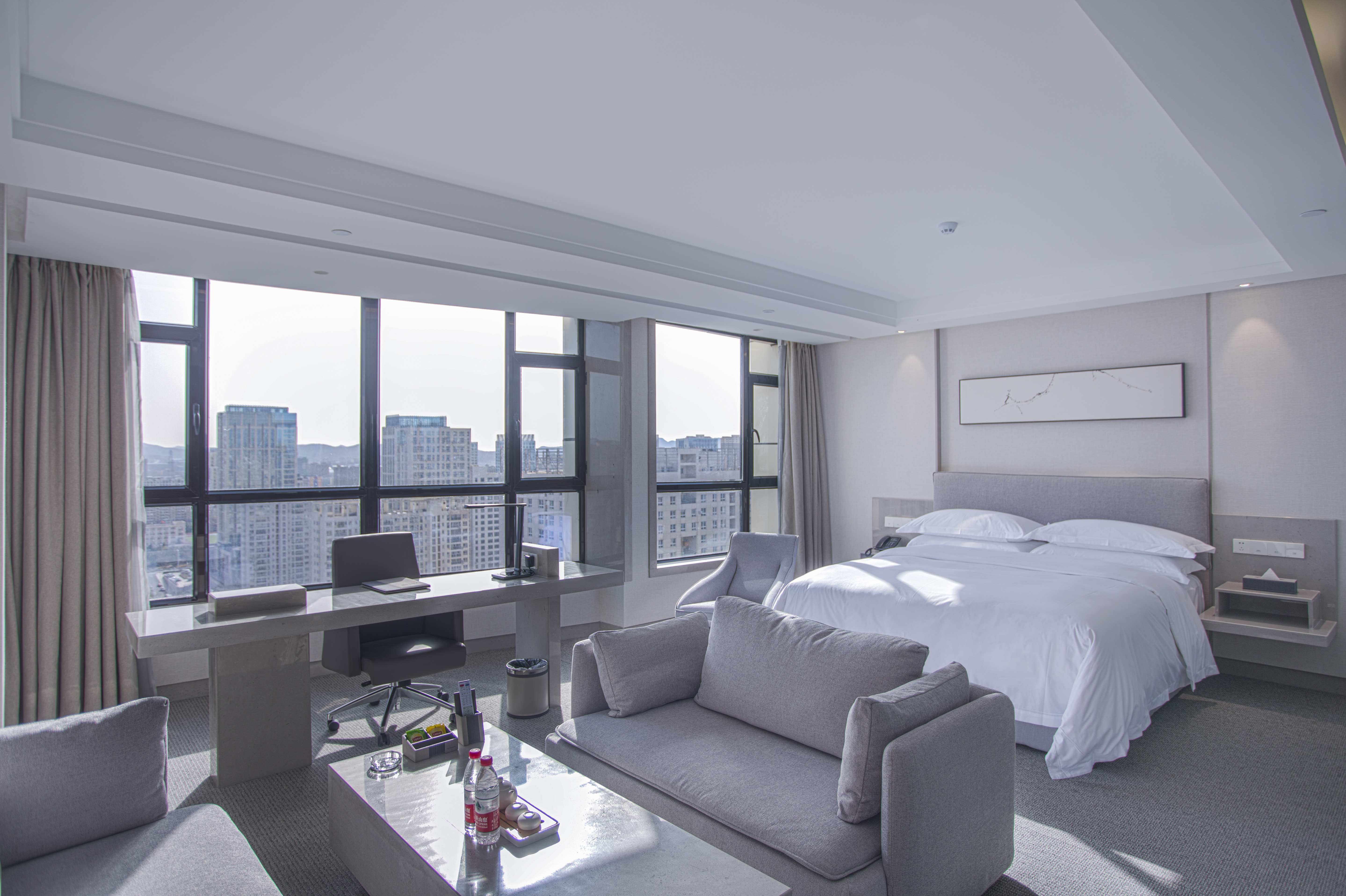 Sylvia Hotel豪华城景大床房（地暖）