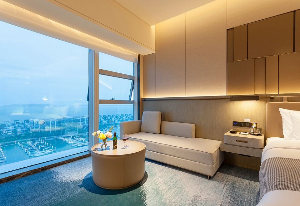 行政海景大床房（180度全落地窗看海景日出）