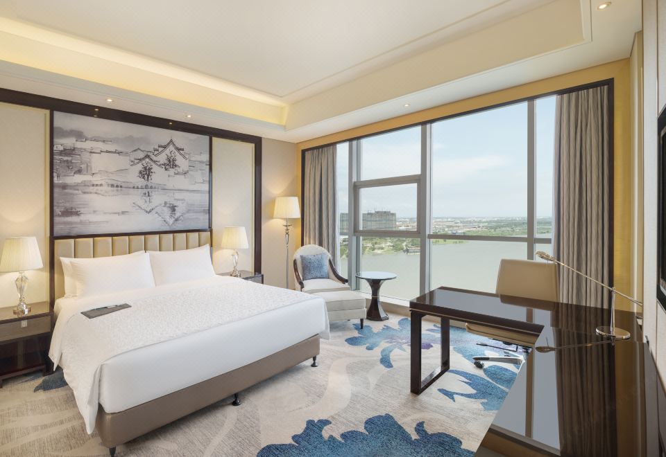 艾美行政湖景房