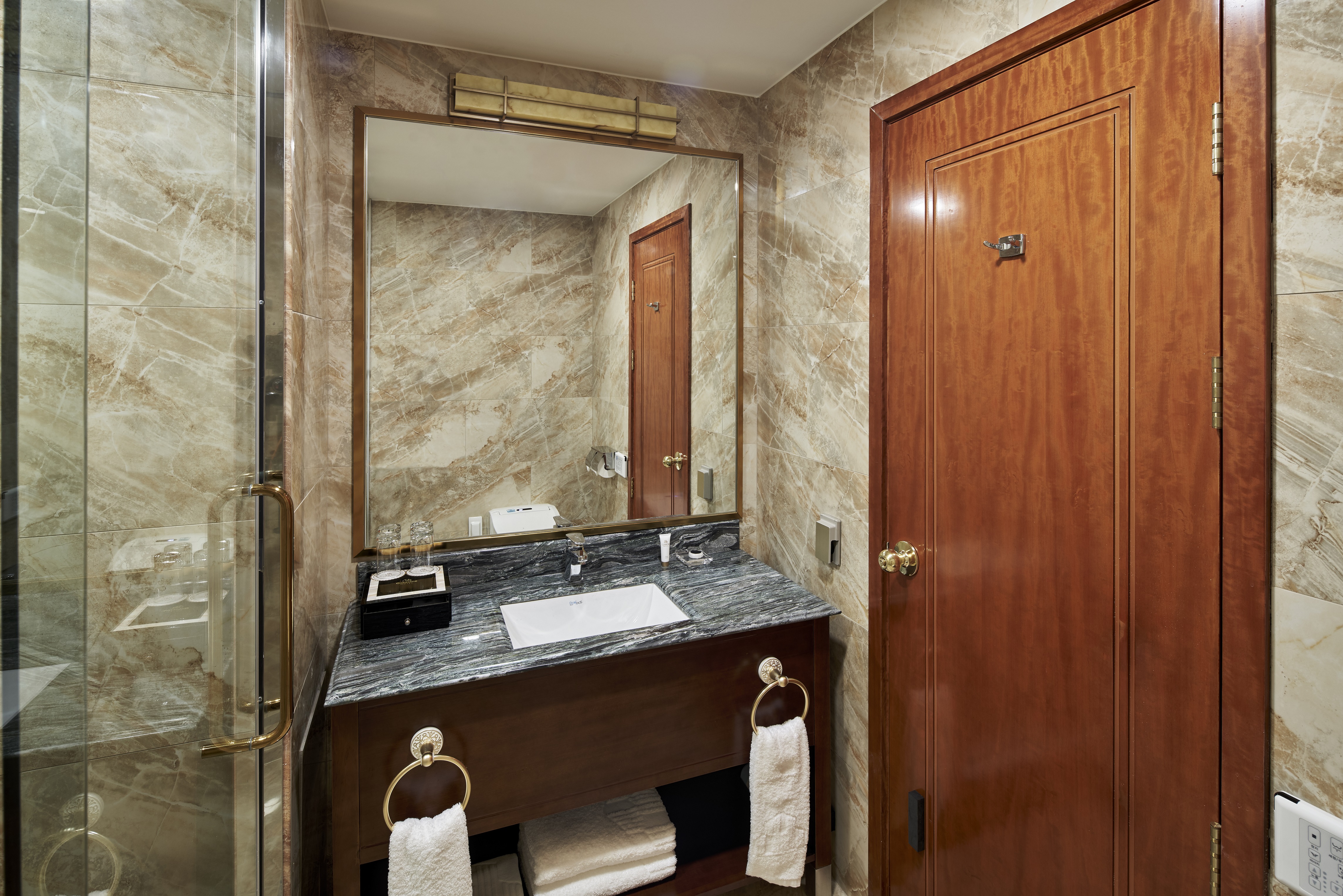 半海景房家庭 （Jacuzzi）