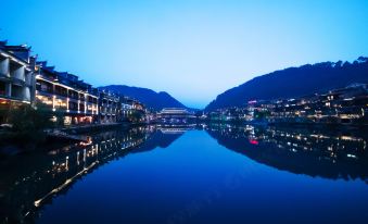 Xiqiao Night Language River View Homestay (Phoenix Ancient City Lijiang Branch)