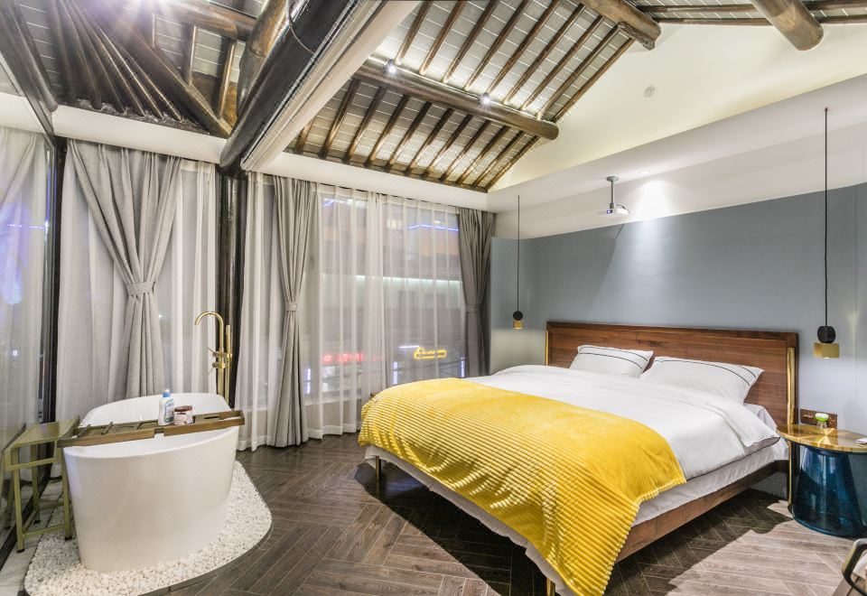 月滿軒窗·弦思大床房「巨幕投影·智能茶臺」