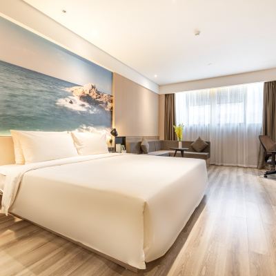 高級大床房（裸棉床品+迷你冰箱+乾濕分離） 珠海香洲奧園廣場亞朵酒店優惠