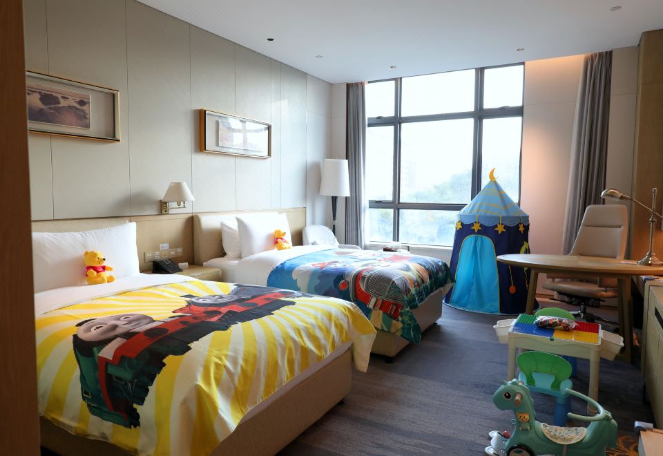 豪生亲子双床房（带小帐篷+小木马）