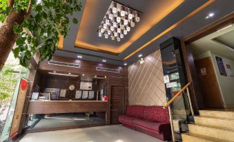 Yiyang Business E-sports Hotel