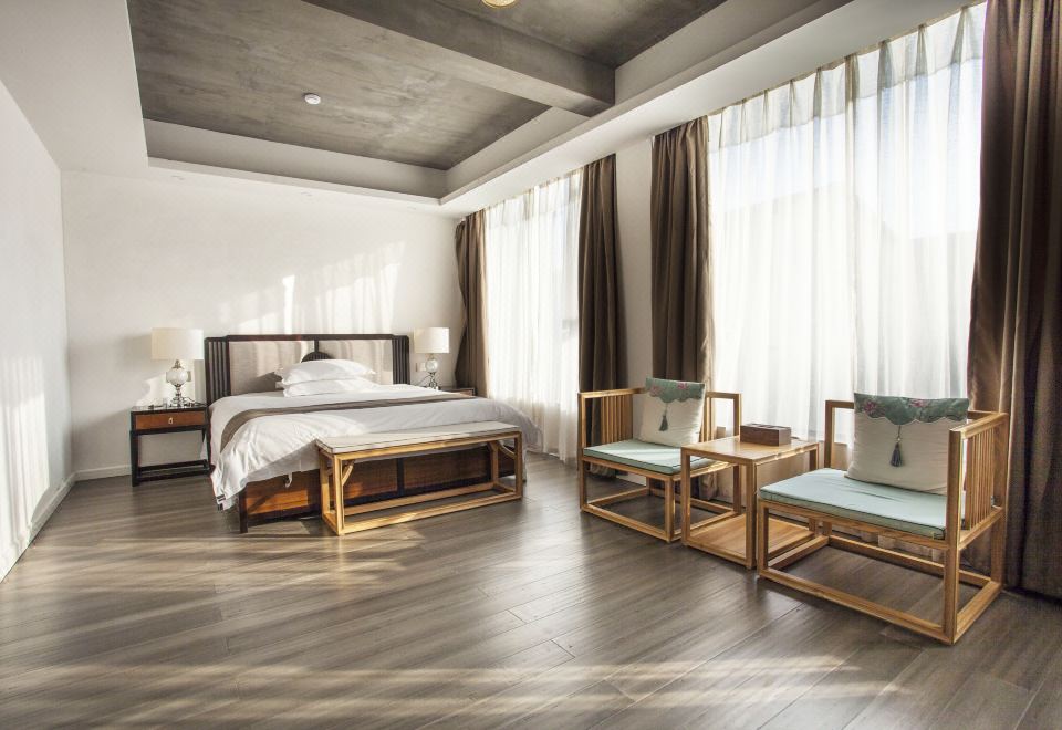 Yun Qi Light Luxury Double Bed Room