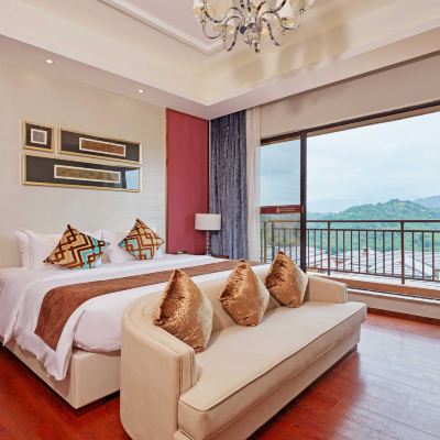 Villa Area - Elegant Four-Bedroom Villa With Courtyard & Private Tub 清遠熹樂谷温泉度假酒店優惠