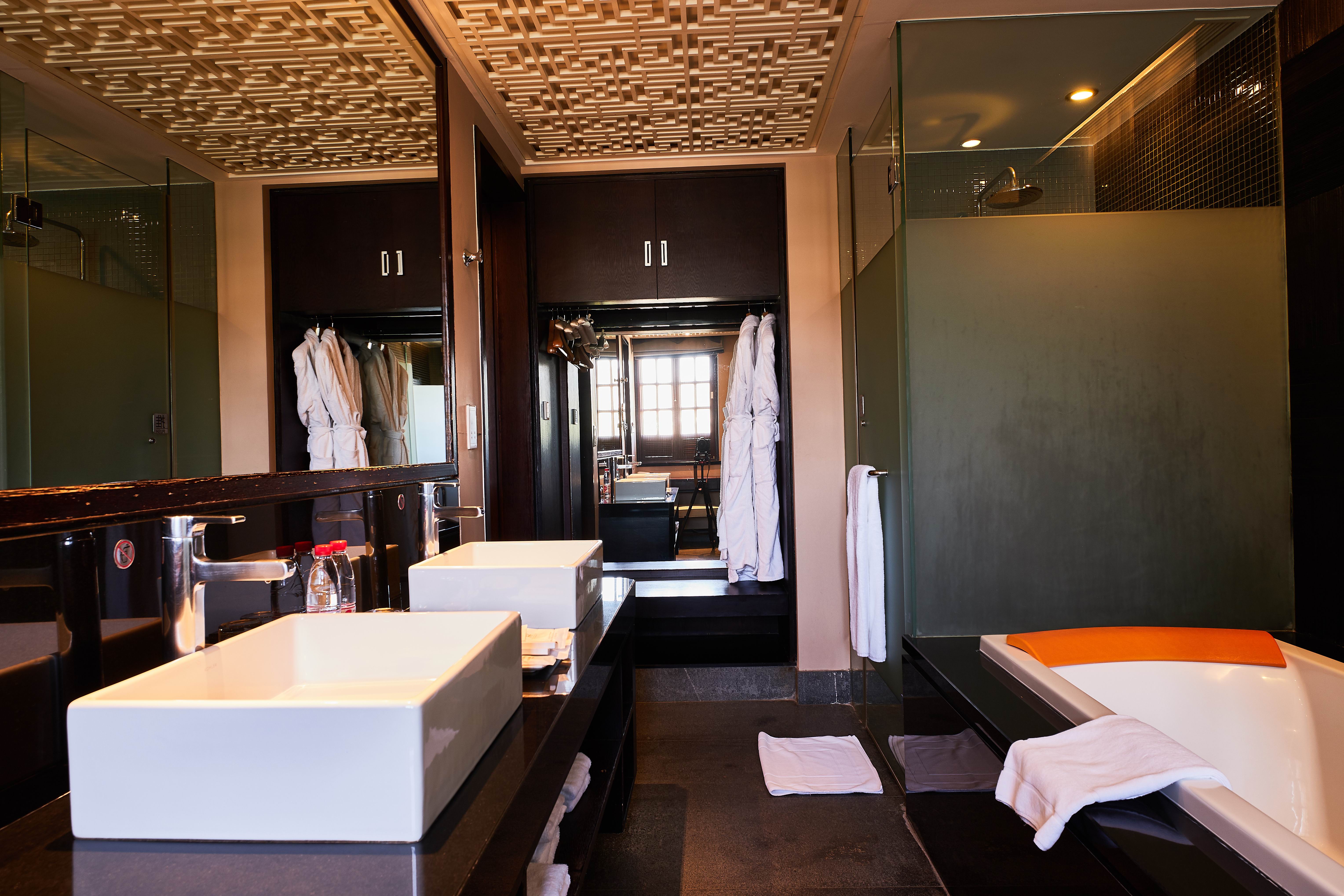 园林豪华大床房（大浴缸）