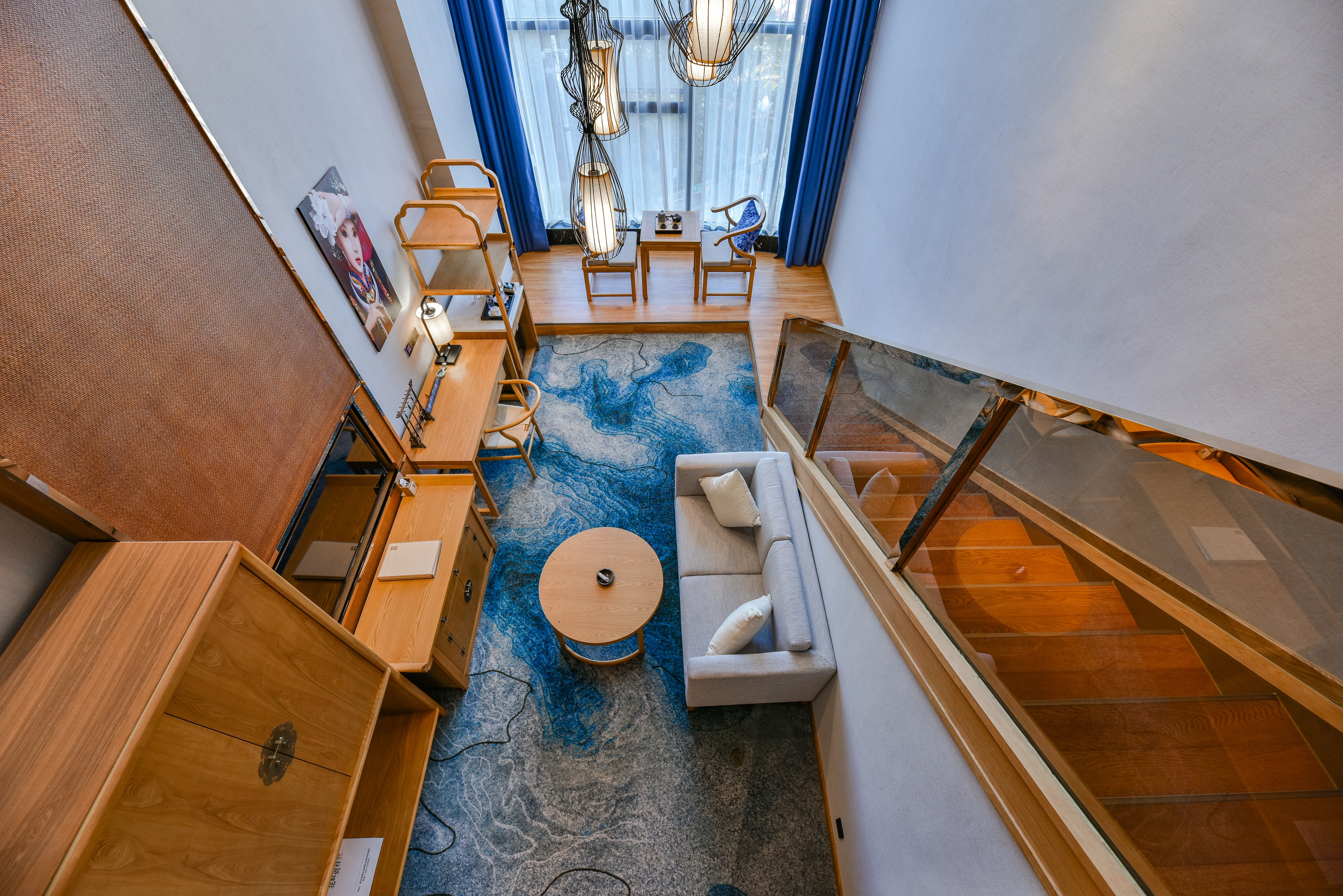 豪华复式套房-智能客控-冰箱-浴缸-徕芬吹风机-全景窗