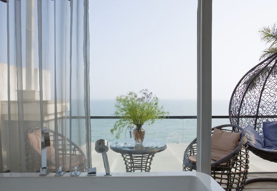 Miye Sea-view Holiday VillaIntimate Sea Terrace Sea-View Double Bed Room (180° Sea View + Marshall 3rd Gen Wireless Speaker + Xi Lai Men Deep Sleep Latex Pillow + Skin-Friendly Long Staple Cotton Linens + Smart Toilet + Tub)