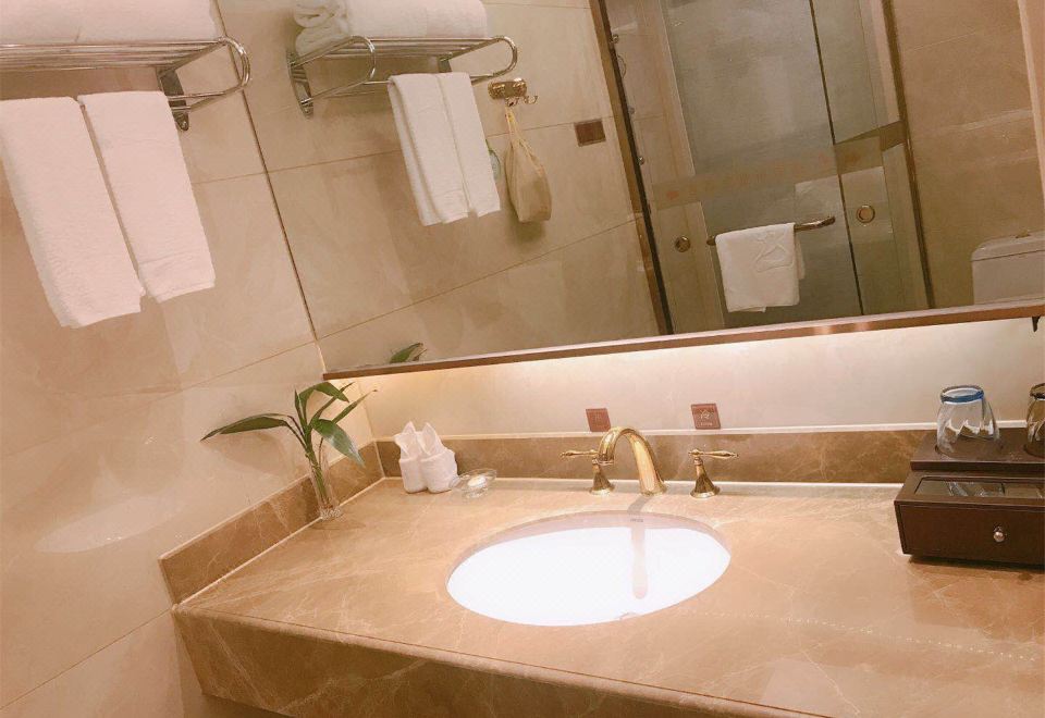 Deluxe Twin Room (High-Rise Night View Of Yong City + Comfortable Sleep Room)