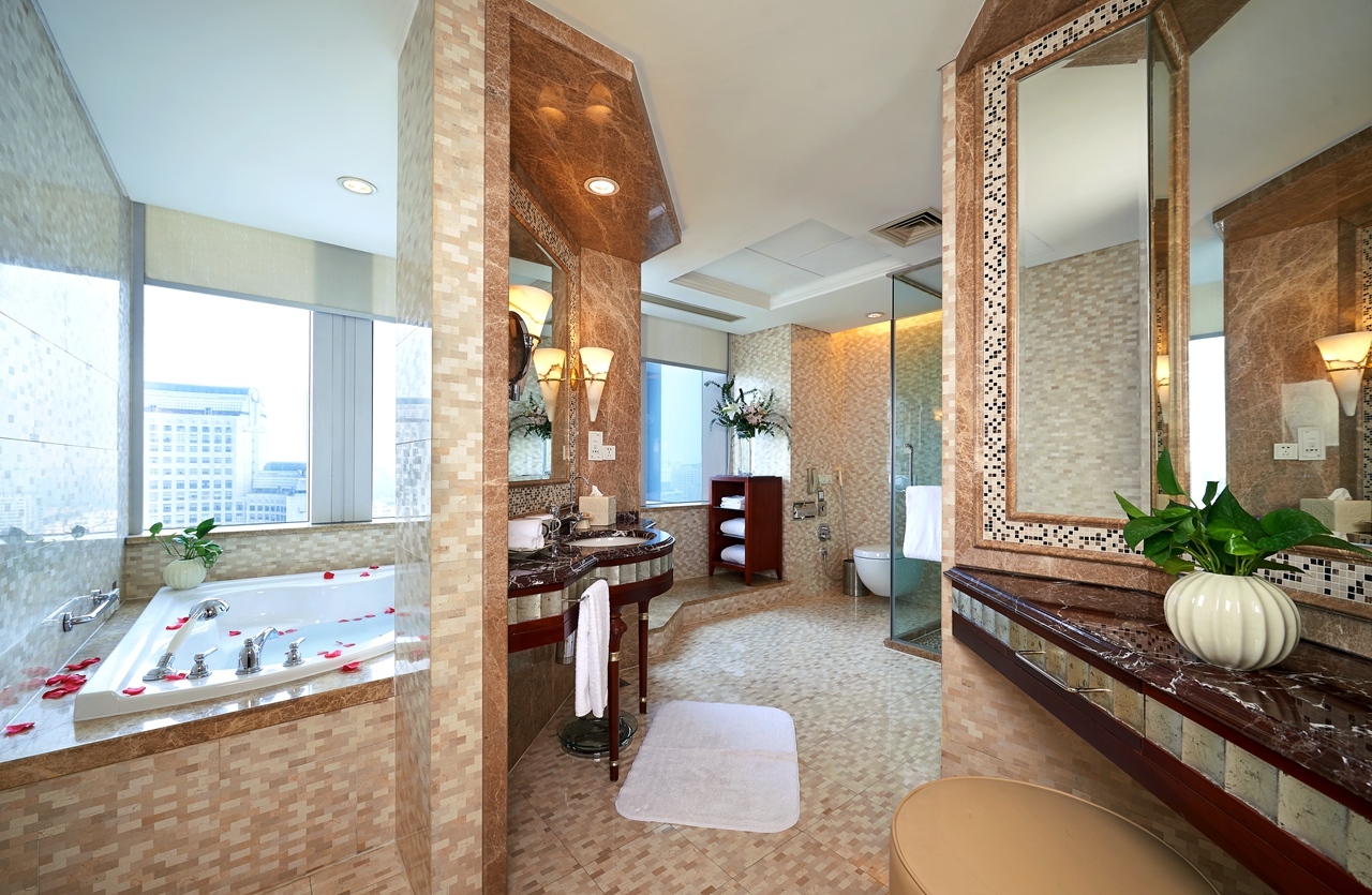 湖景大床房【180°西湖美景+远眺城隍阁夜景+舒睡床垫+情侣私享·超大观视浴缸】