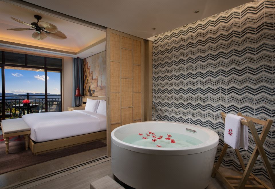 勐巴拉大床套房