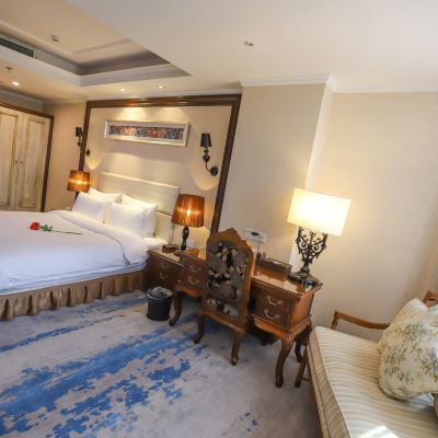 豪華大床套房【一室一廳+會客沙發區+舒睡高級床品】 華隆麗都精品酒店（輝縣共城大道店）優惠