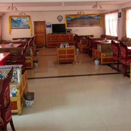 Tingri Baiba Hotel (Everest Avenue)