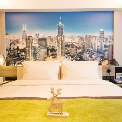 雅緻大床房（無窗） 上海陸家嘴八佰伴亞朵飯店優惠