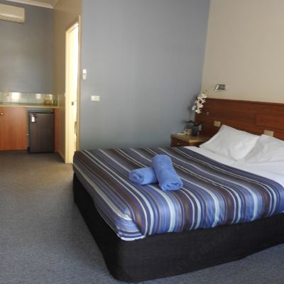 Executive King Room with Spa Bath Anchor Belle Motel Promo Code