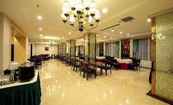 Xinwei Business Hotel