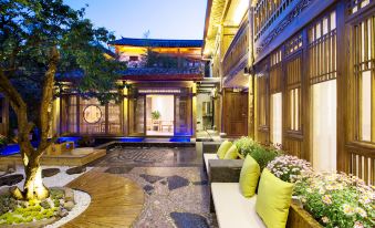 Lijiang Ancient City Yuezhuxuan Light Luxury Holiday Home