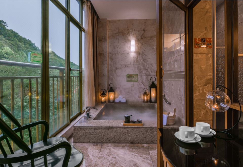 森林泡池大床房-认证珍稀温泉水