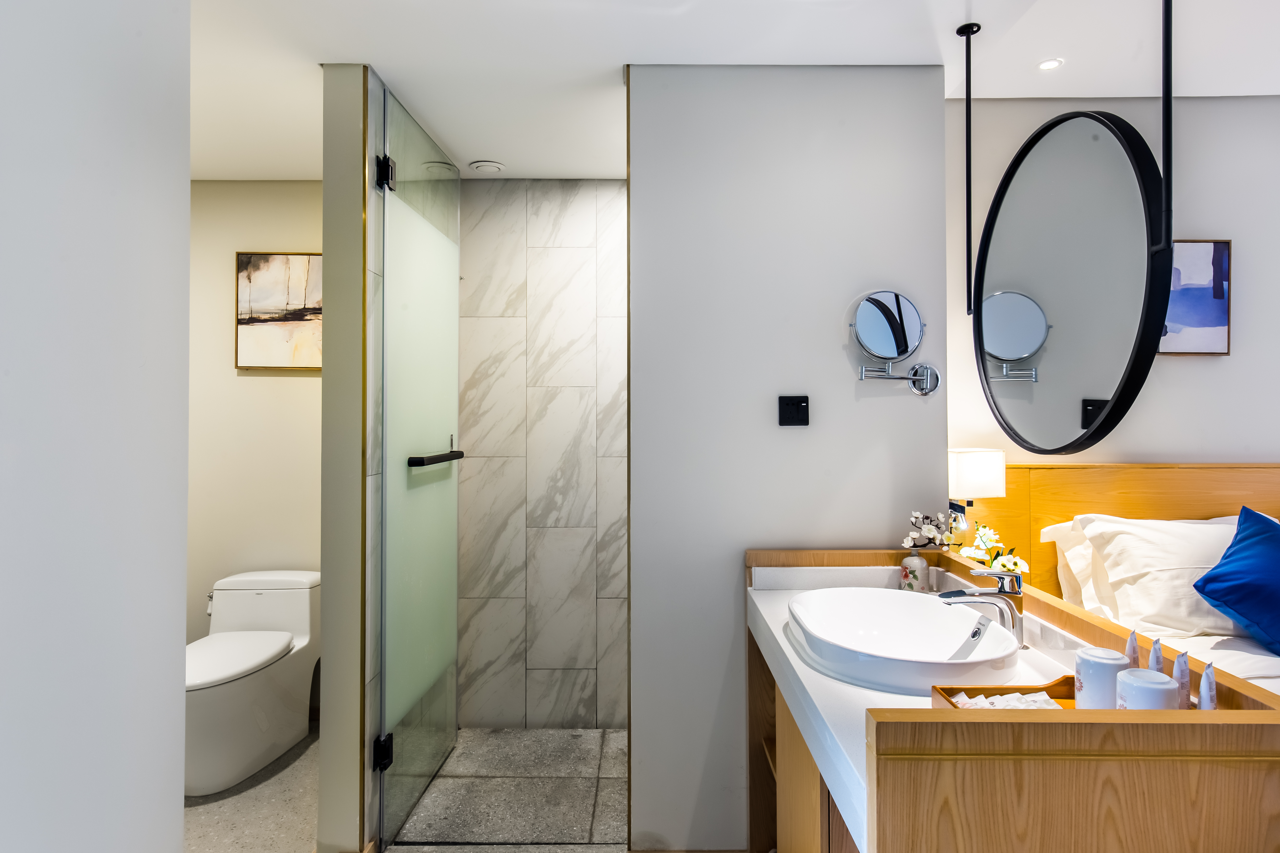 Floral Hotel · Memorize Scene Yangshuo West Street hotel亲子家庭套房『山景+休闲沙发』