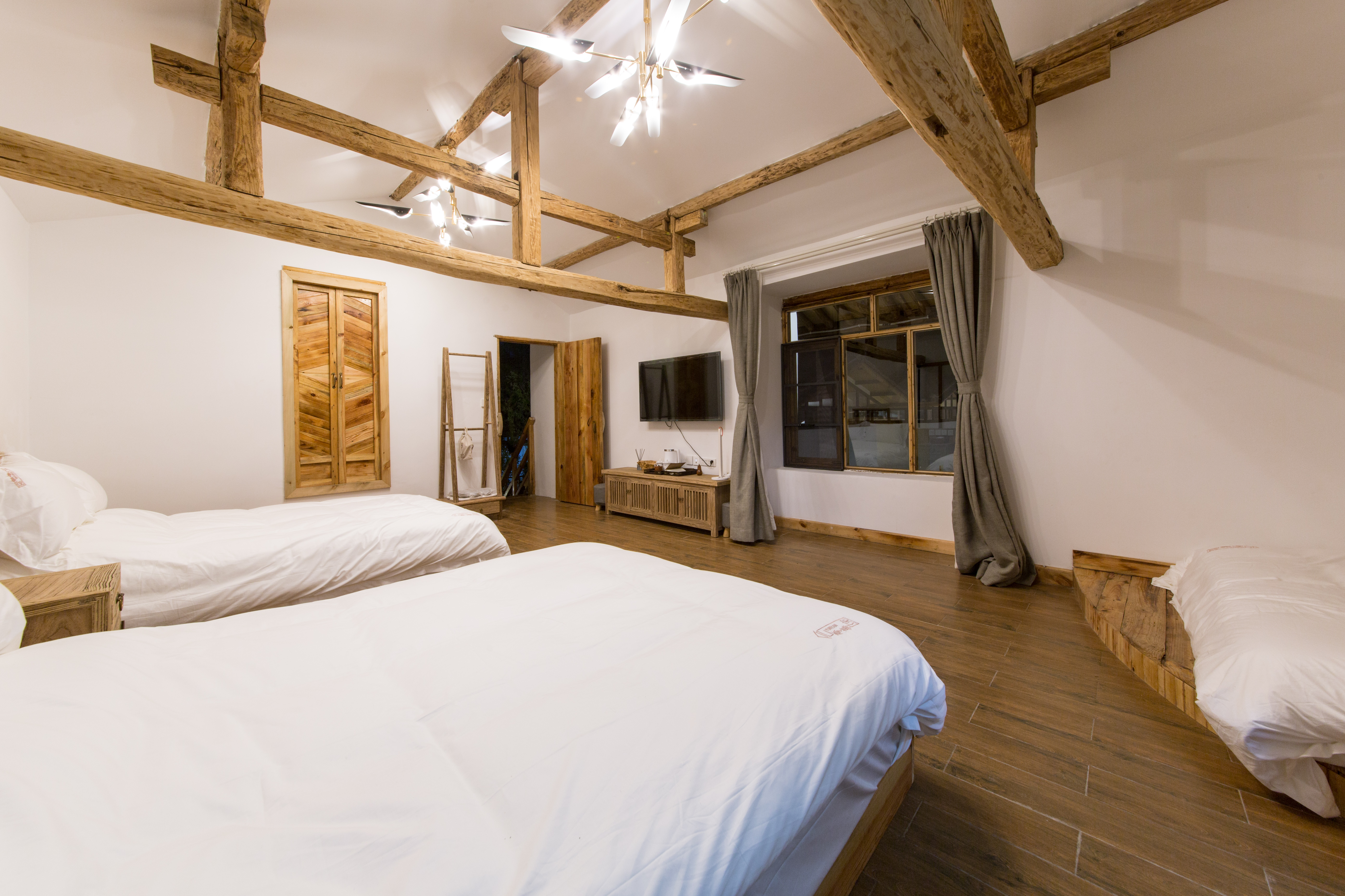 谷雨·庭院阁楼三床房+休闲座椅+麻将机