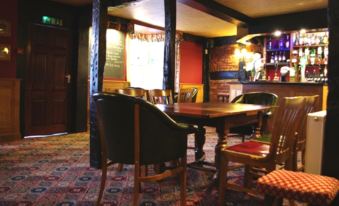The Corners Inn - Housity
