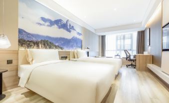 Wuhan Tianhe Airport Outlets Atour Hotel