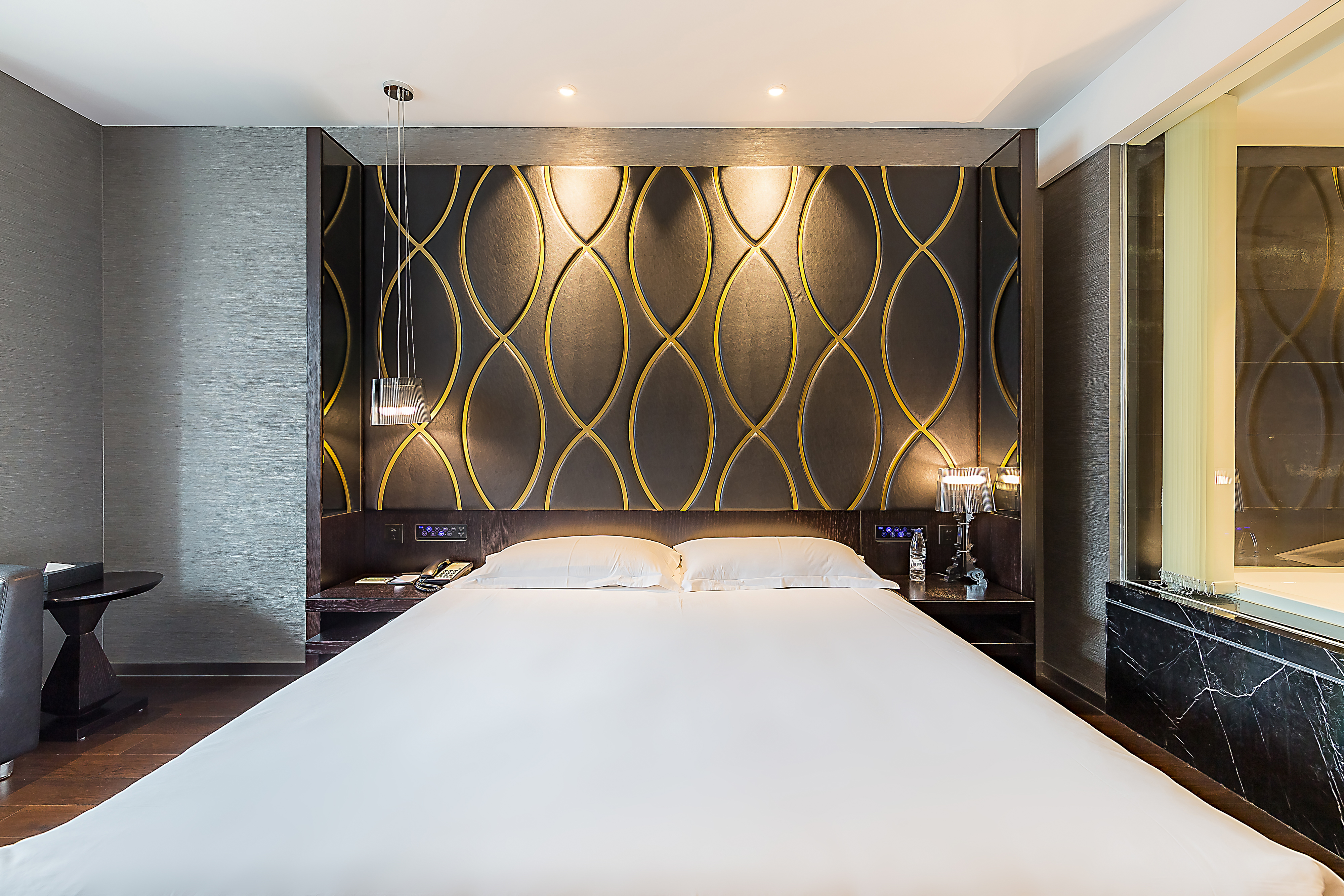 金色庄园（电视投屏+小冰箱）