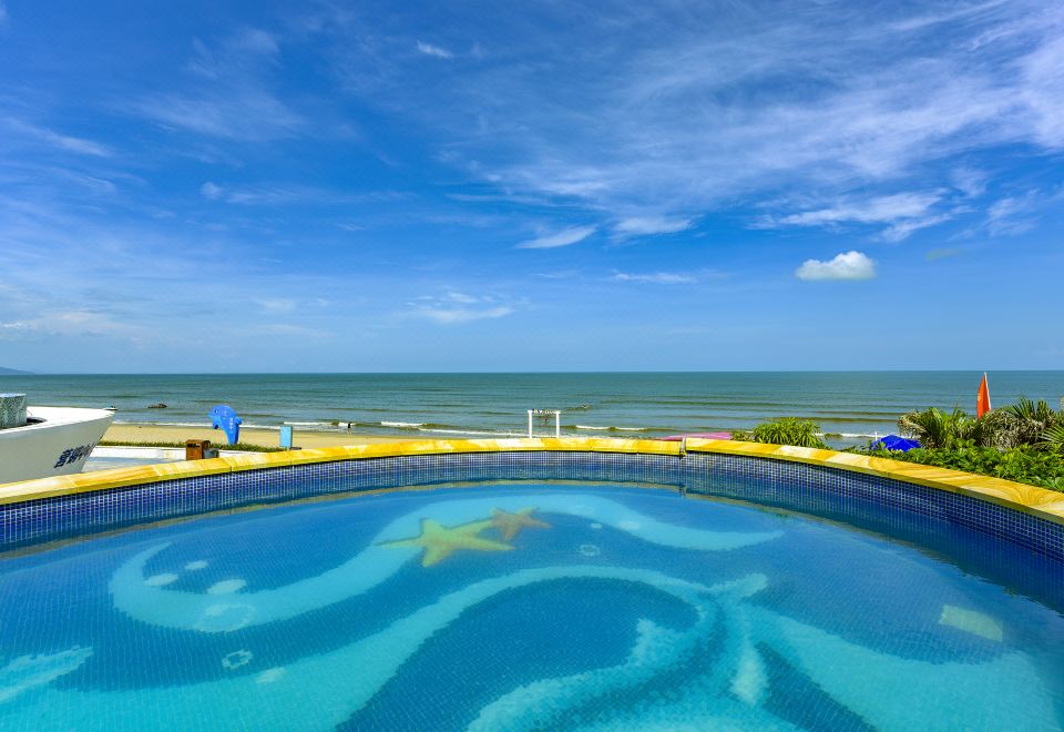 蝶型四房两厅别墅