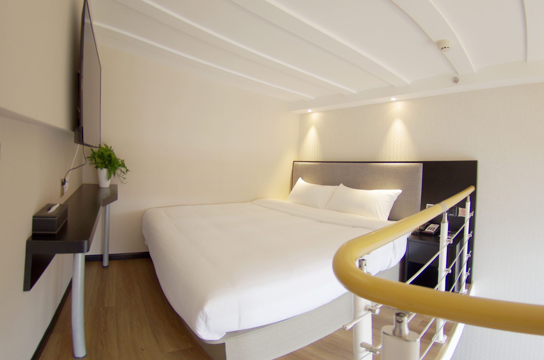 舒适loft大床房（小冰箱+茶包Coffee）