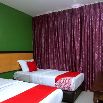 Deluxe Twin room Kupon OYO 44054 Holiday Mansion Inn