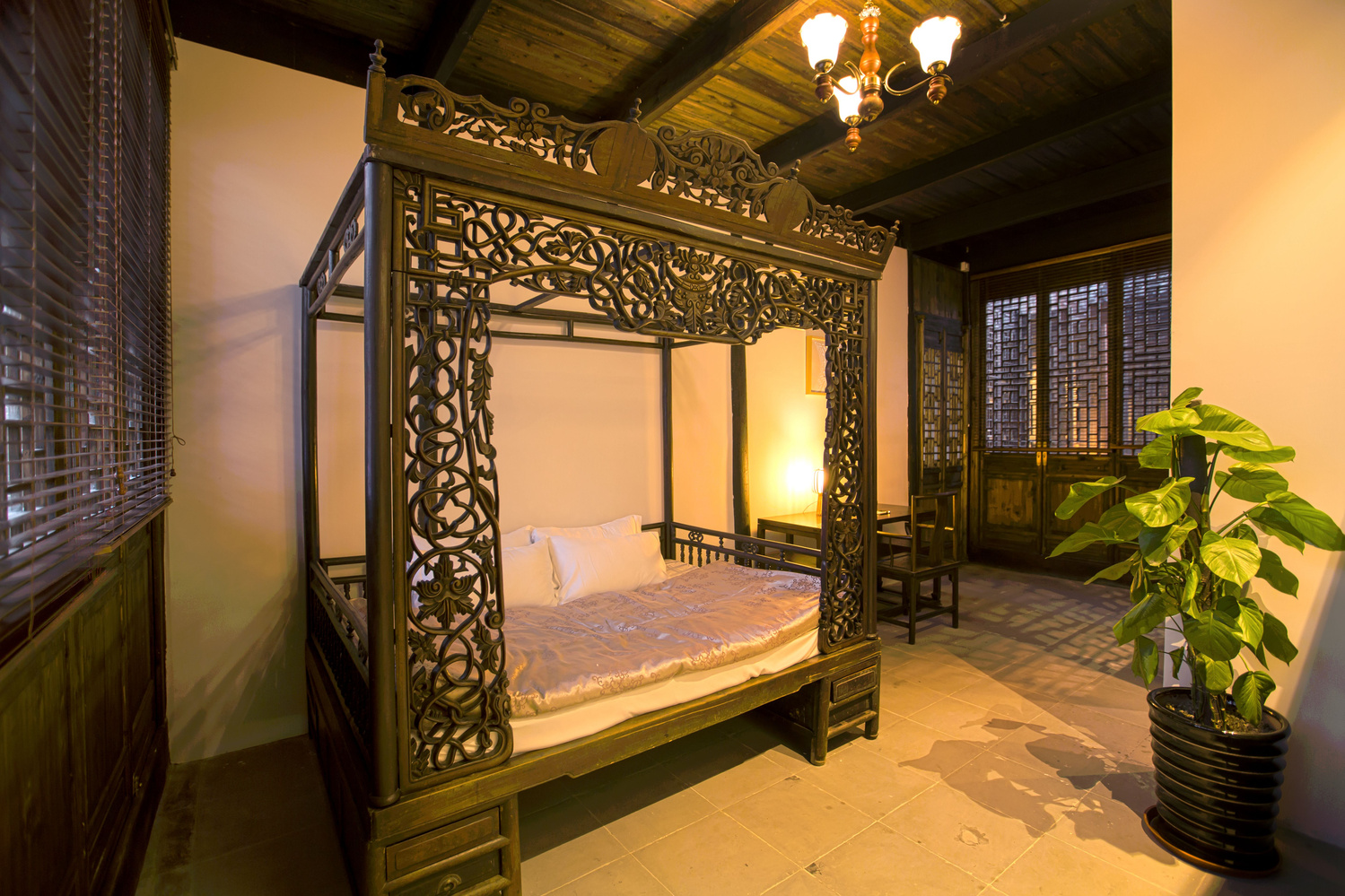 临河独栋·三卧一庭院江南庭院（73号）（绝美雕花床+超大榻榻米+独立厨房）