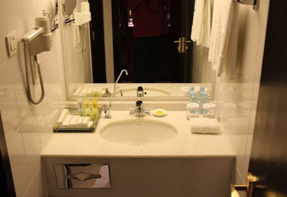 高級大床房（城市景觀+落地窗）