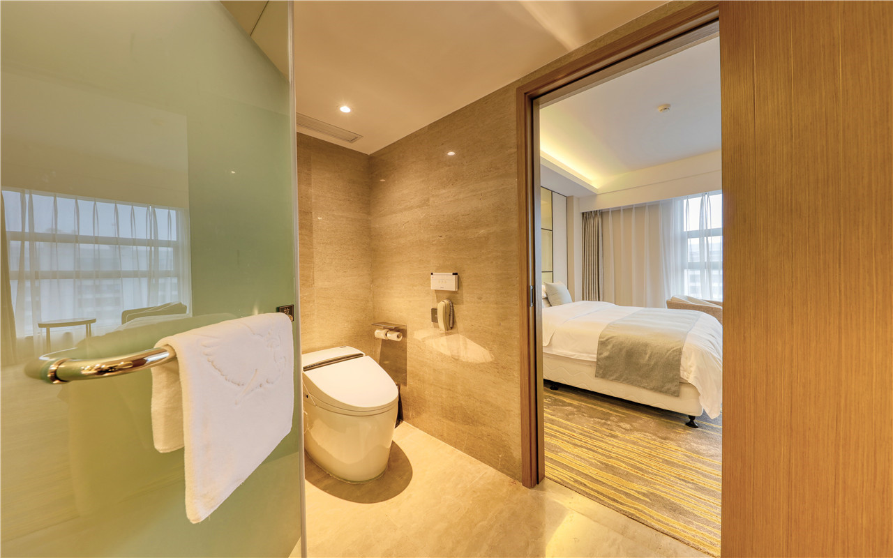 精选套房「尊享接待沙发组+宽体独立浴缸+静音智能马桶」