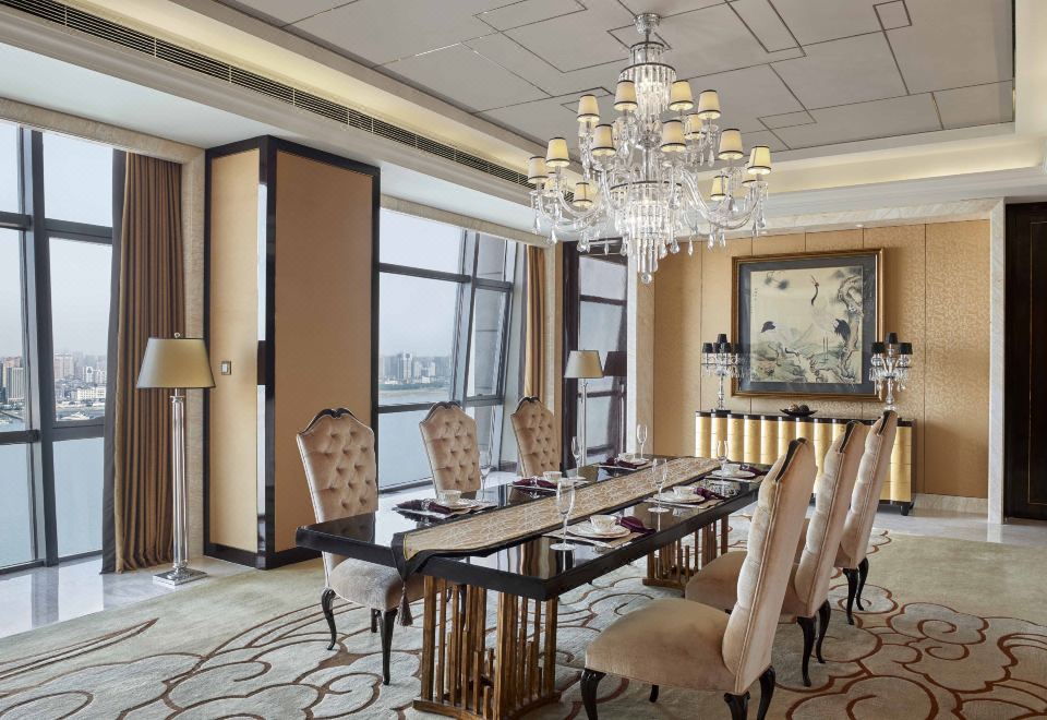 威斯汀總統套房「奢享旅居，收千里江瀾入綺境」