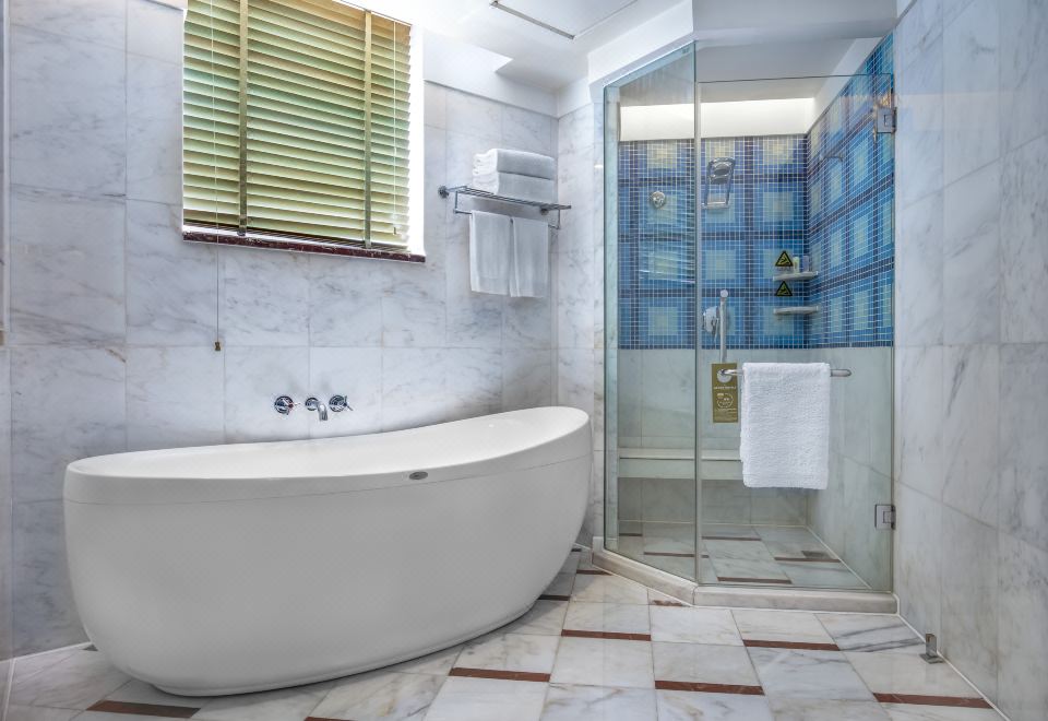 巨幕影音家庭套大床房