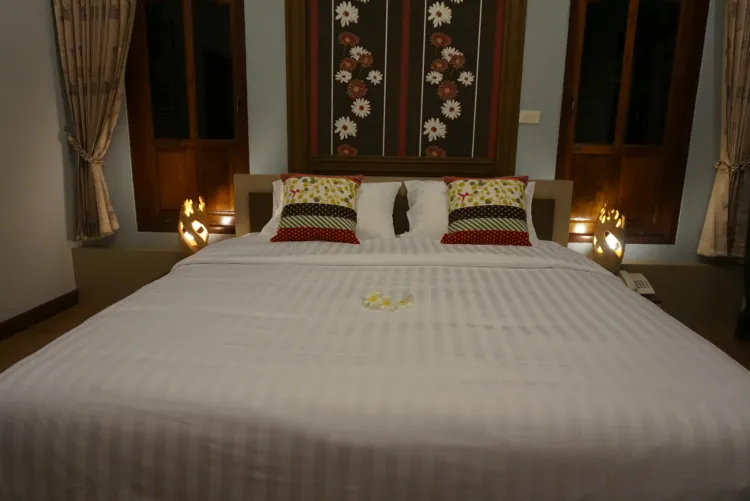 ห้องดีลักซ์ เตียงใหญ่ 1 เตียง