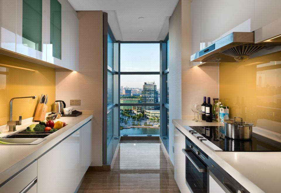 Oakwood Hotel & Residence SuzhouDeluxe 2-Bedroom Apartment Lake View