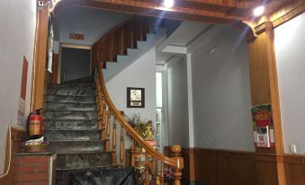 Nha Nghi Tuyet Trinh Guesthouse