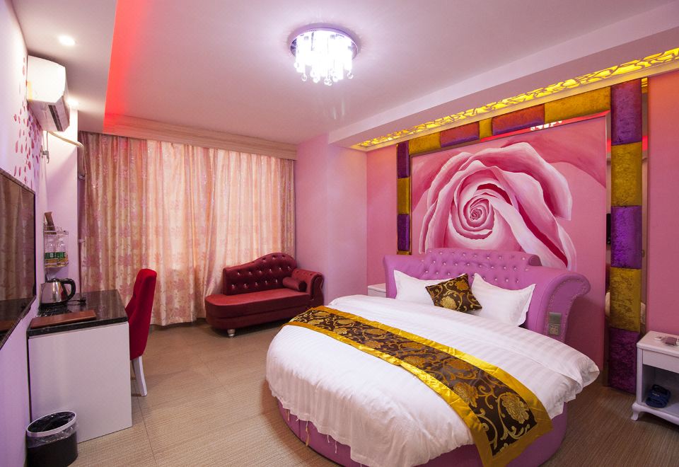 Jiulong Theme HotelQueen Room (Meigui Zhiyue)
