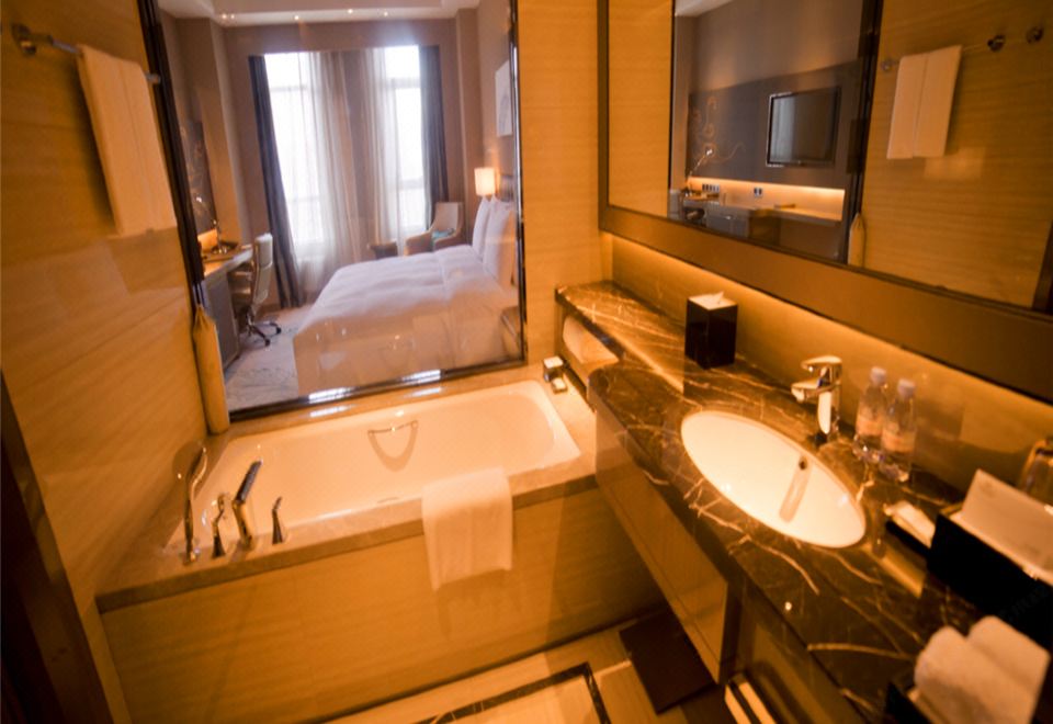 豪华大床房（乾湿分离+舒达-香港雅兰床垫）