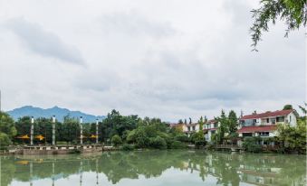 Qingchengshan Huayuan Mountain View Holiday Apartment