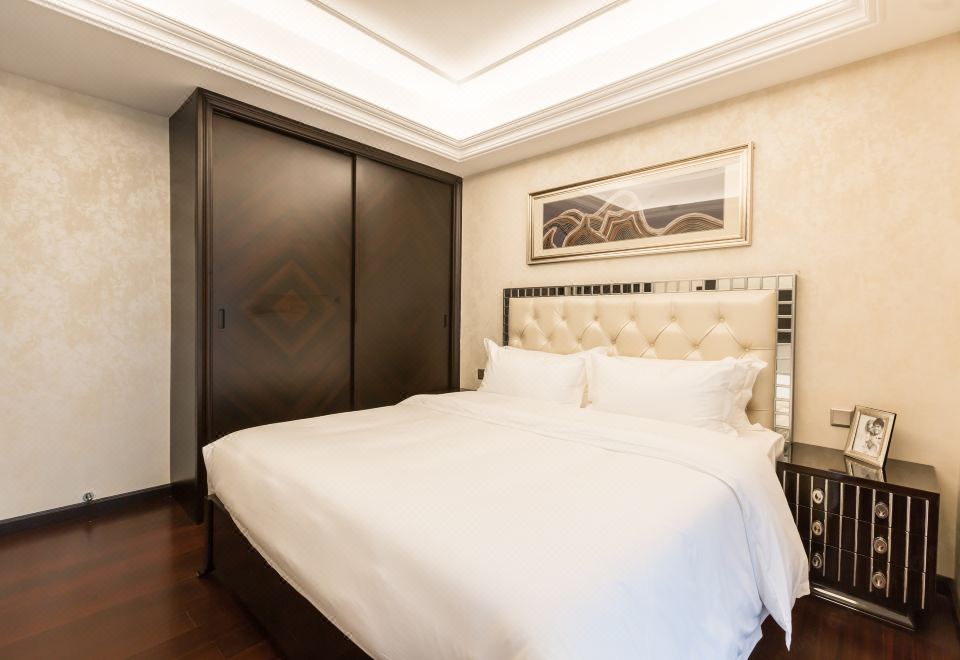 行政四人双卧套房（乳胶床垫+阳台+晾衣杆+小冰箱）