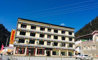 Lixian Miyaluo Snow Mountain Holiday Inn