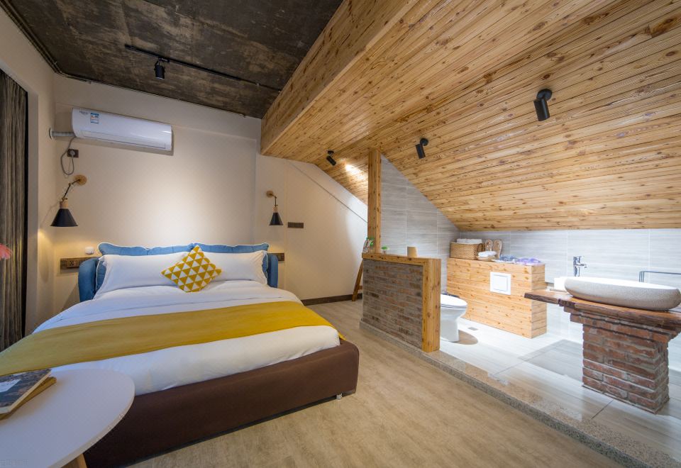 LOFT森林浴缸套房