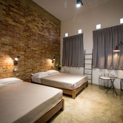 Bilik Berempat dengan Bilik mandi Kongsi Kupon The Brownstone Hostel & Space